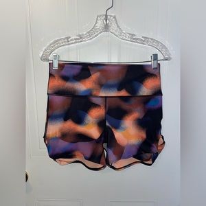 NWOT Fabletics PureLuxe High Waisted Twist 3” Short SZ LG